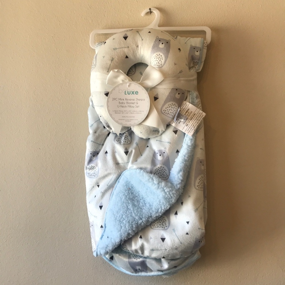 Baby blanket and neck pillow set